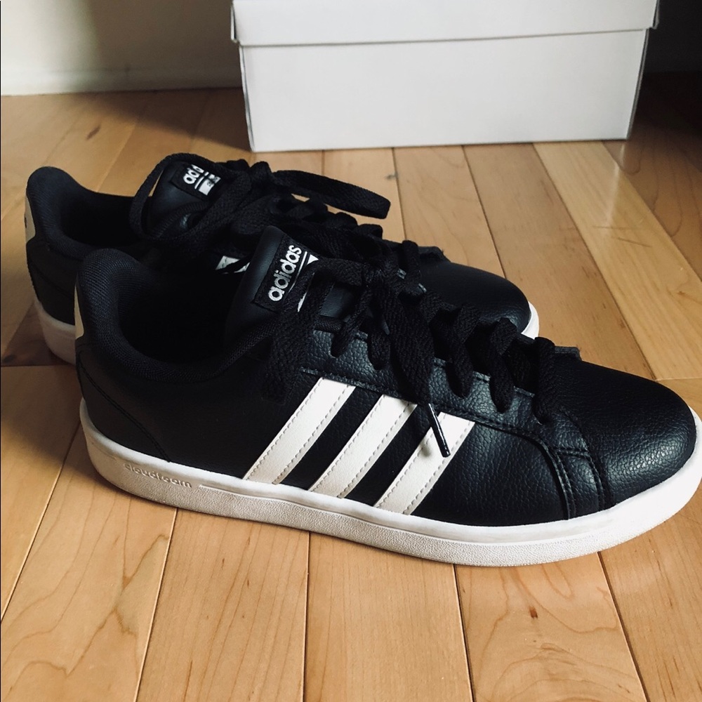 Adidas Originals w/ Cloudfoam Footbed